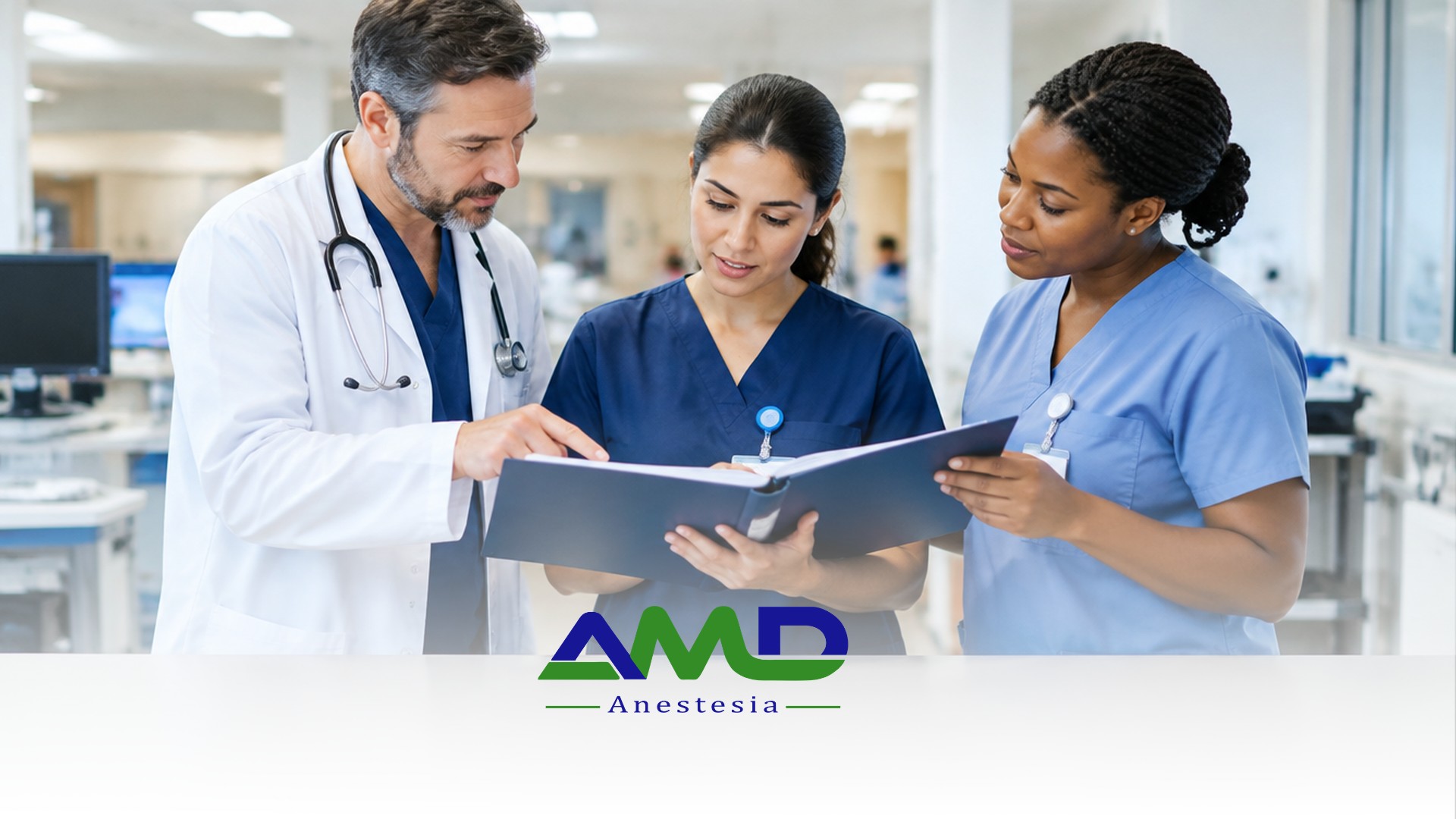 Equipe médica revisando protocolos de segurança clínica